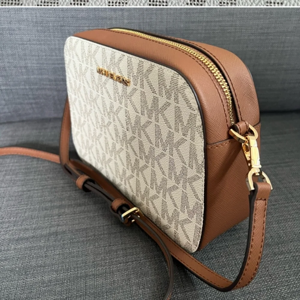 MICHAEL KORS HOUSTON LARGE ZIP CROSSBODY VANILLA / LUGGAGE